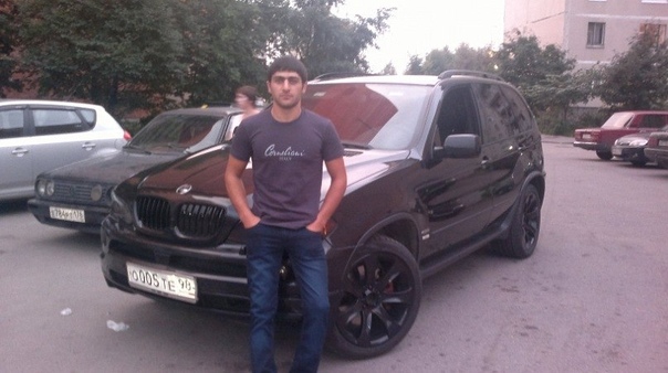 В Петербурге BMW X6 насмерть задавил двух пешеходов на тротуаре. Виновник смертельного ДТП на Невском был