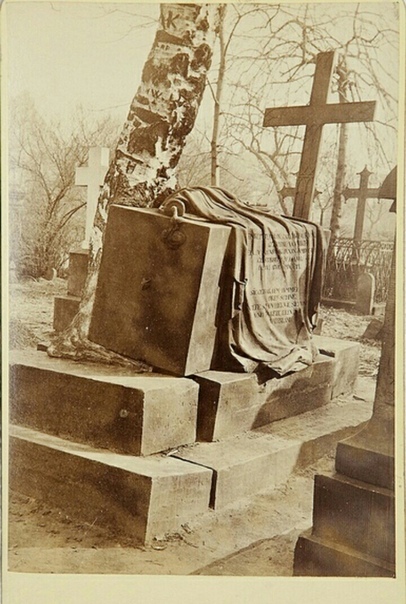 Знаменитая могила Садового кладбища Ганновера захоронение жены Генриетты фон Рюлих, госсекретаря